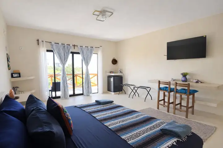 Luma Garden room with king bed, sofa, Smart TV and doors to the garden